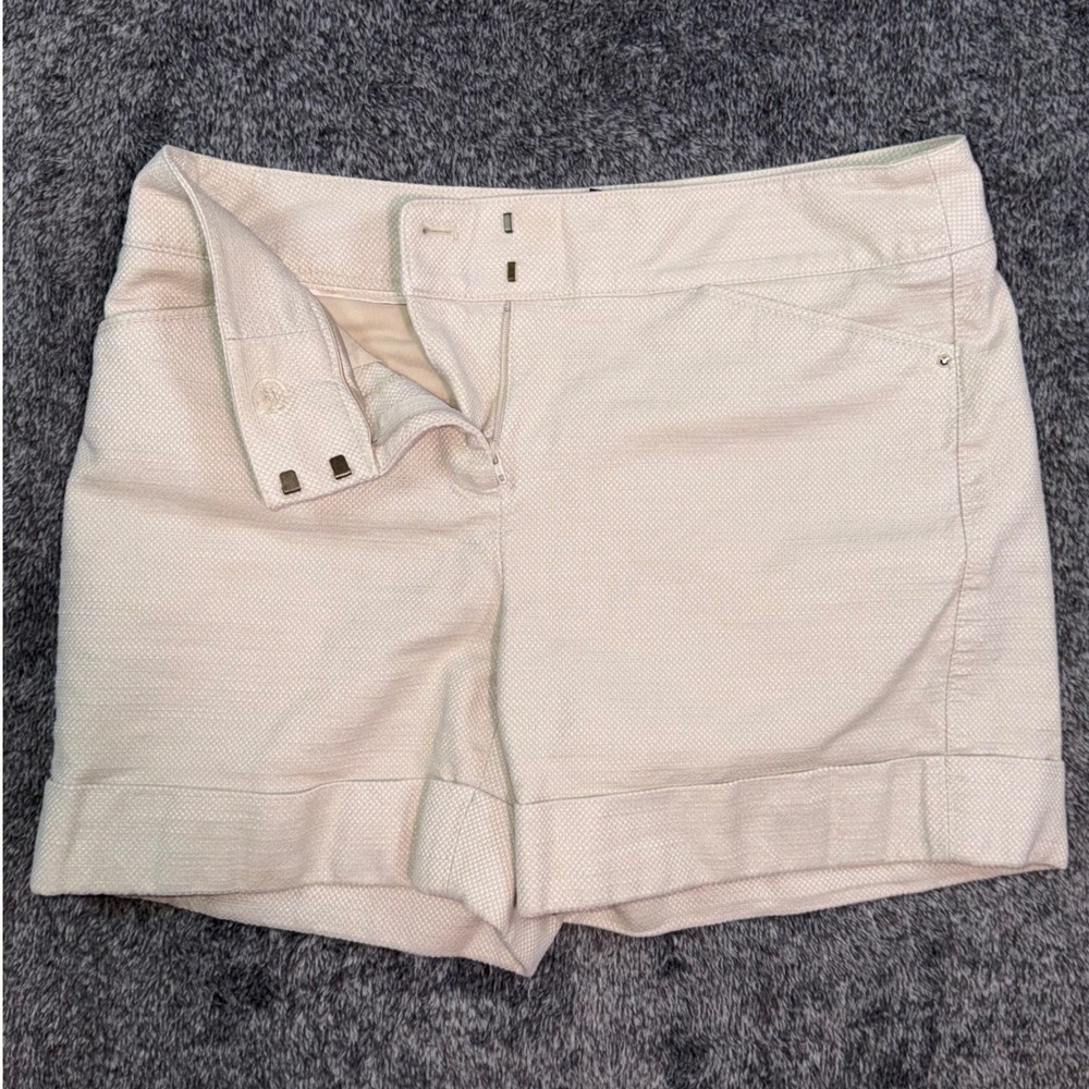 White‎ House Black Market Shorts Womens 2 Cream Textured Cuffed Low Rise Neutral - Picture 7 of 13